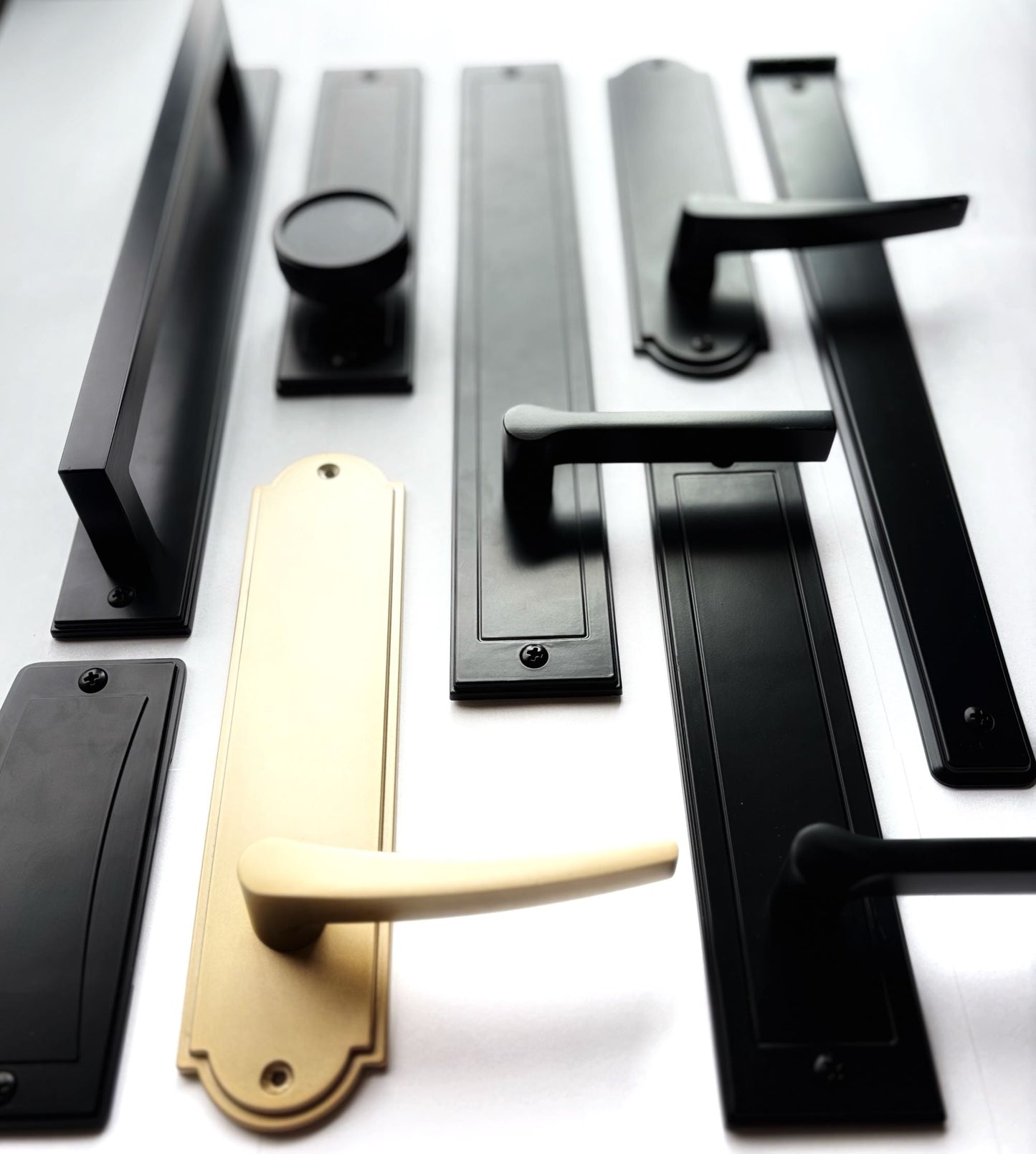 How to Choose the Right Decorative Garage Door Hardware for Your Home’s Style